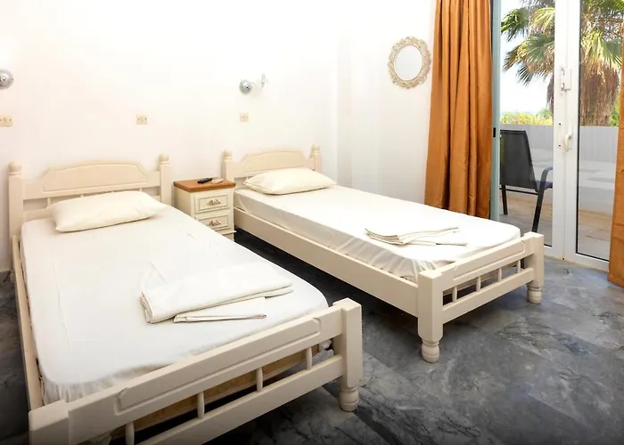 Seaheaven A2 - Beachfront Nest Memi, Дом отдыха *