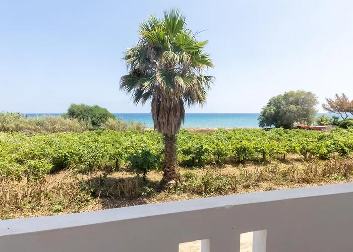 Seaheaven A2 - Beachfront Nest Memi, Корони